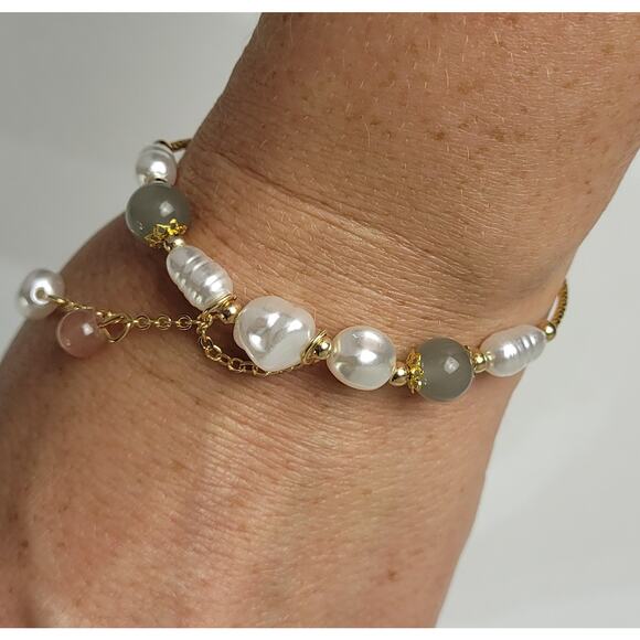 Beaded Women's Stretch Bracelet Gold Chain White and Pink - Picture 1 of 6